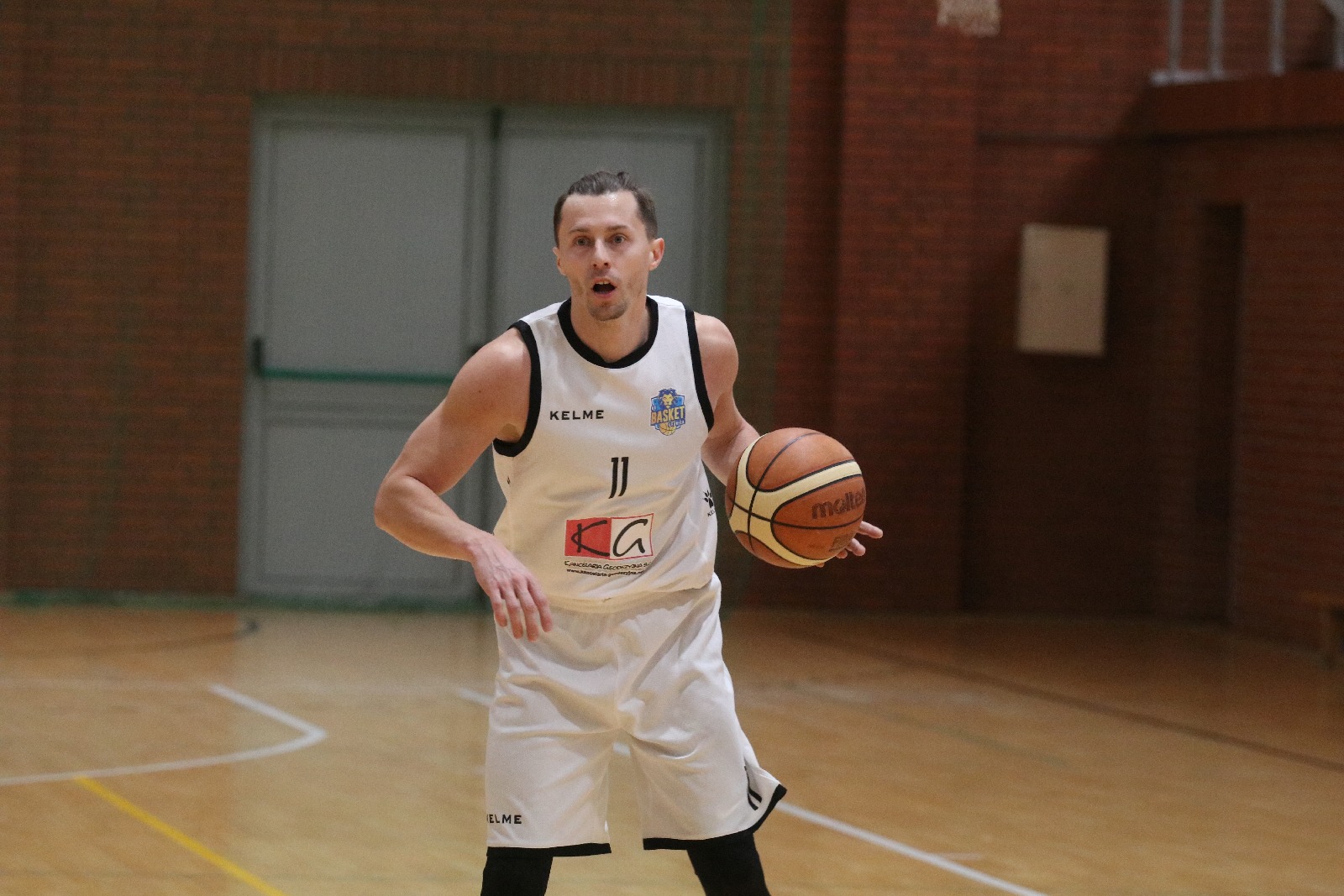 Basket Legnica zdemolował u siebie UKS Gimbasket Wrocław