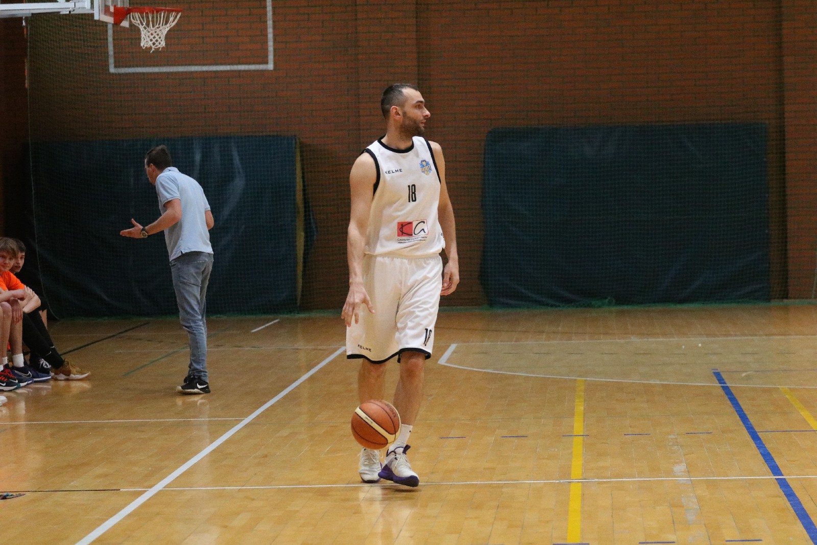 Basket Legnica zdemolował u siebie UKS Gimbasket Wrocław