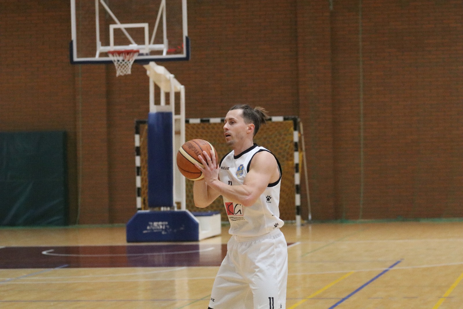 Basket Legnica zdemolował u siebie UKS Gimbasket Wrocław