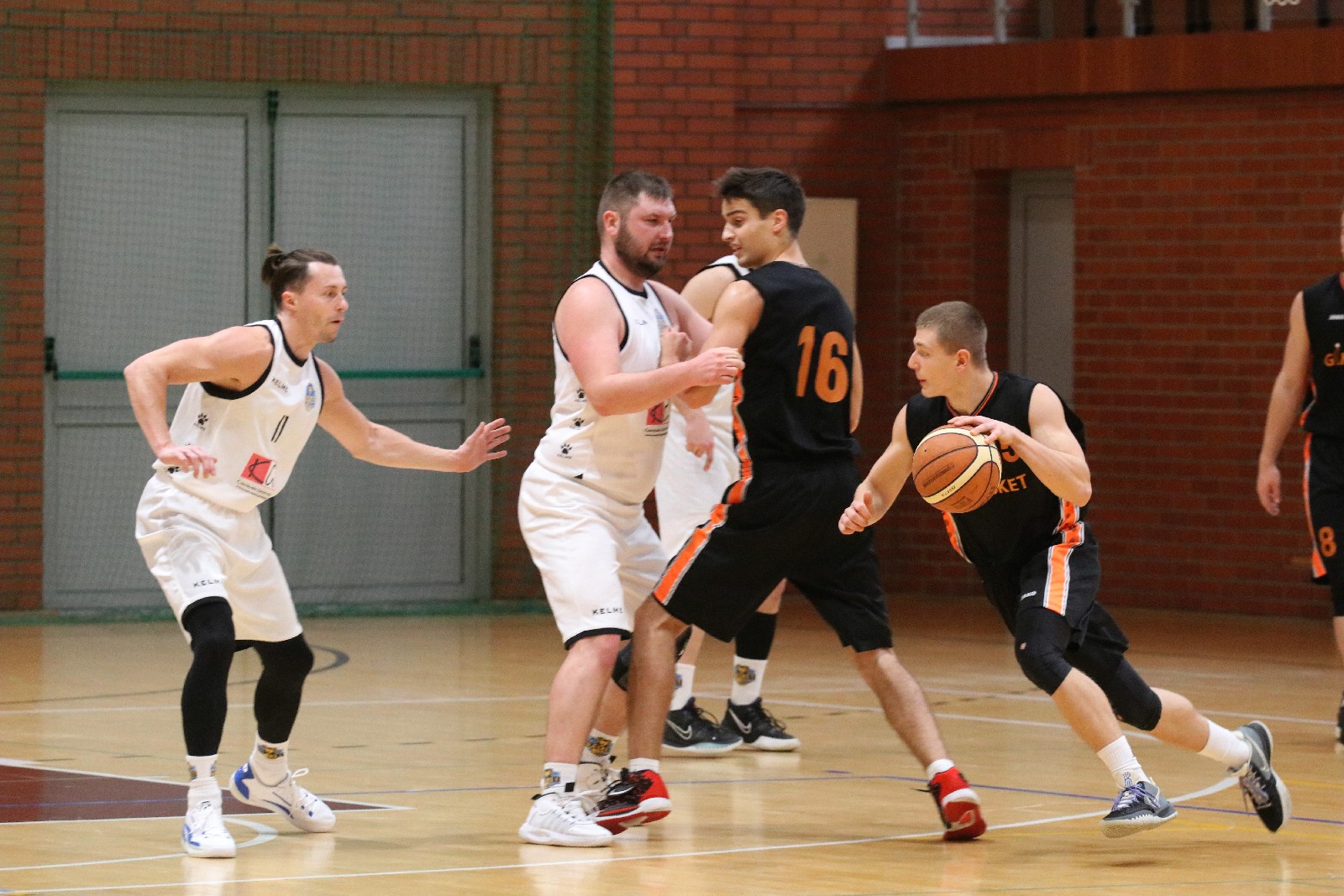 Basket Legnica zdemolował u siebie UKS Gimbasket Wrocław