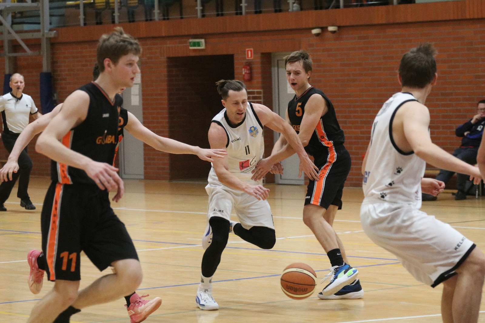 Basket Legnica zdemolował u siebie UKS Gimbasket Wrocław