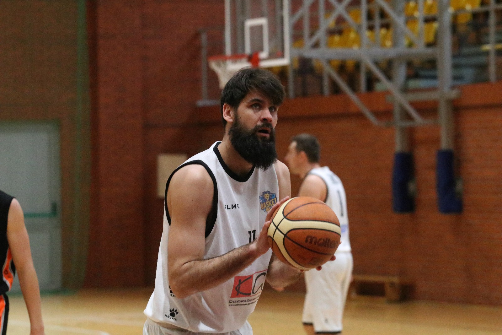 Basket Legnica zdemolował u siebie UKS Gimbasket Wrocław