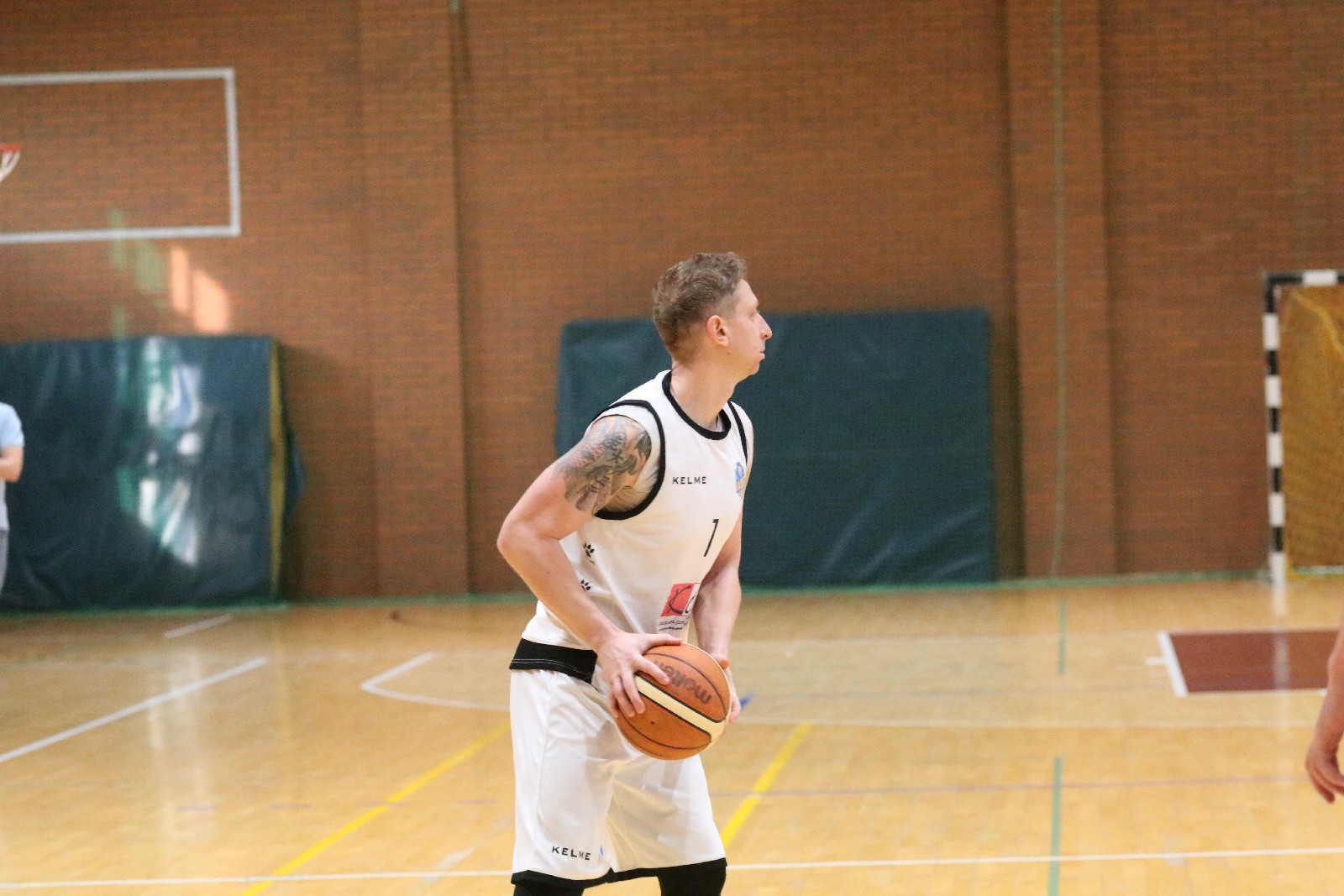 Basket Legnica zdemolował u siebie UKS Gimbasket Wrocław
