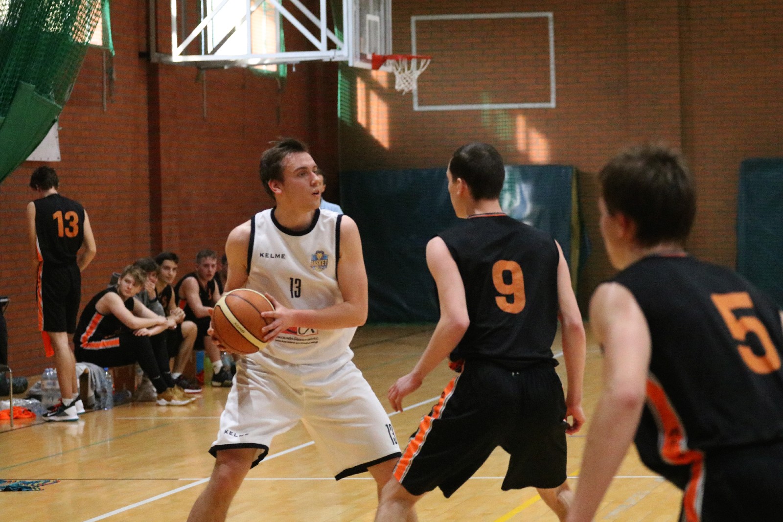 Basket Legnica zdemolował u siebie UKS Gimbasket Wrocław