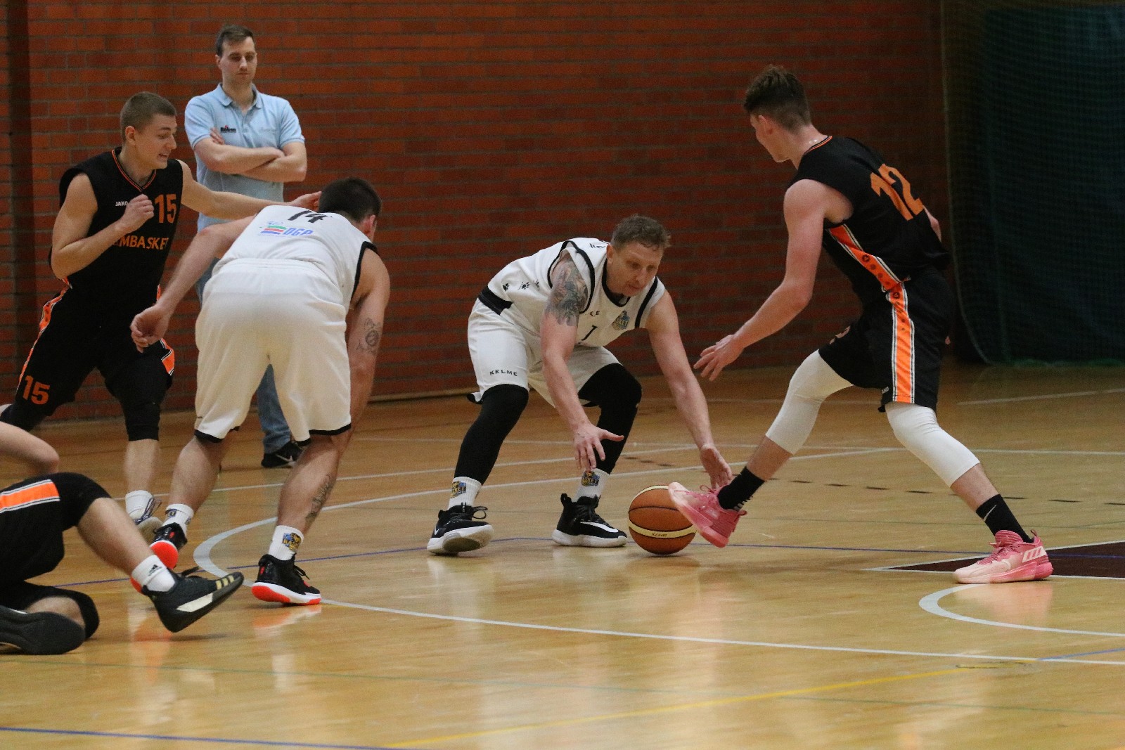 Basket Legnica zdemolował u siebie UKS Gimbasket Wrocław