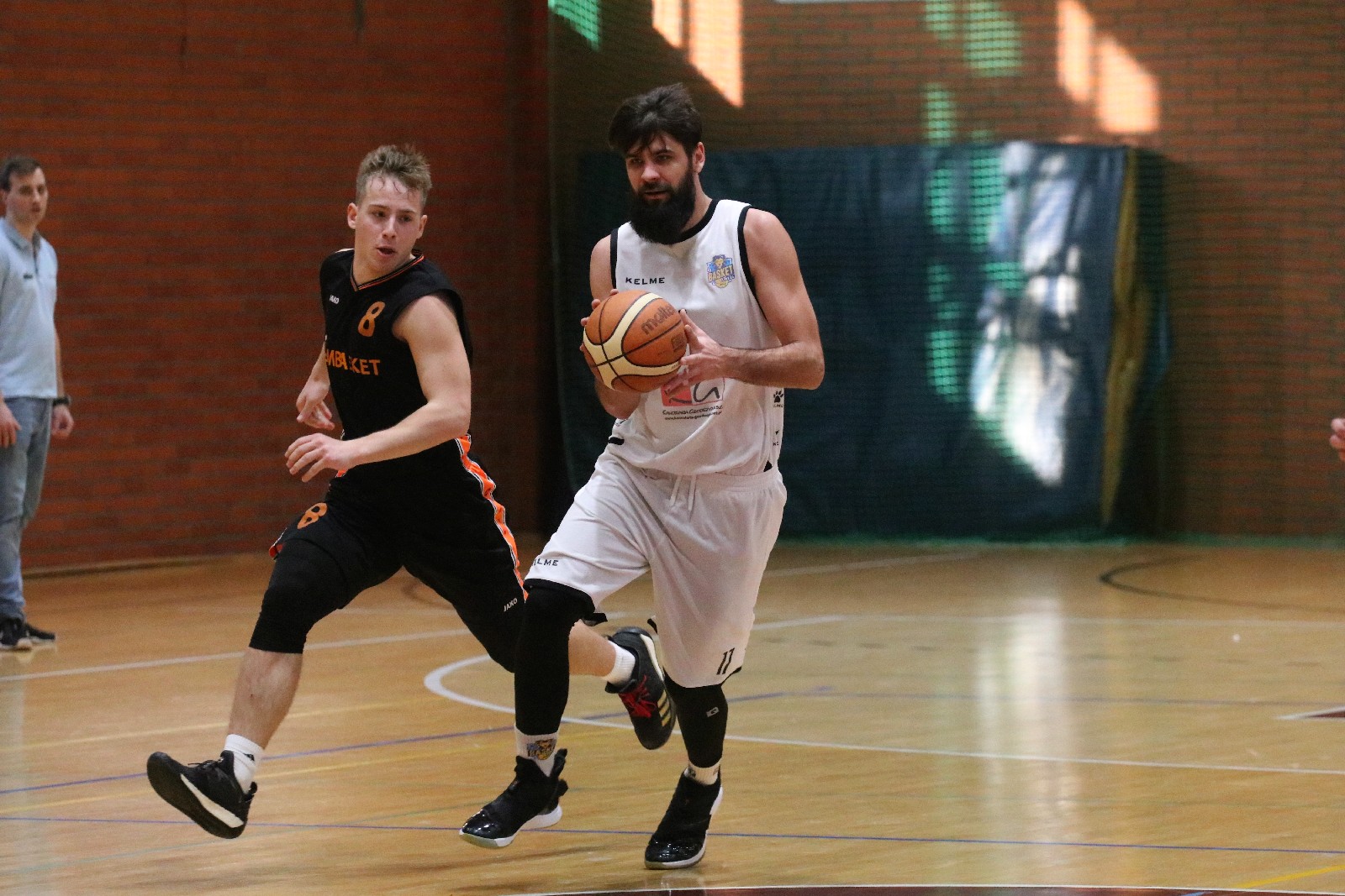 Basket Legnica zdemolował u siebie UKS Gimbasket Wrocław