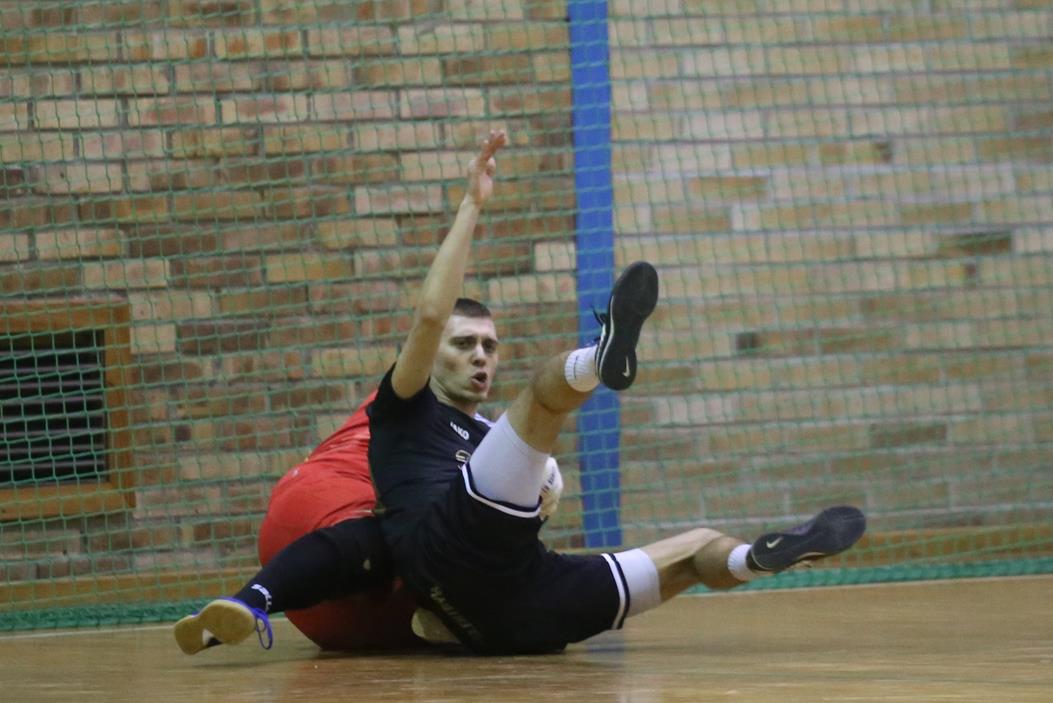 Legnicka Liga Halowa Saller Cup: Sariv zdemolował Fire
