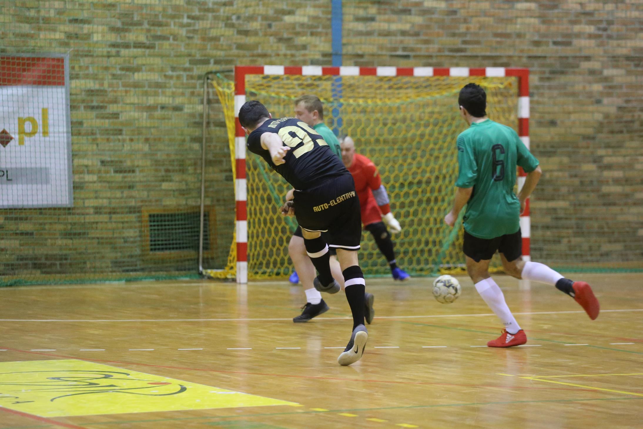 Legnicka Liga Halowa Saller Cup: Sariv zdemolował Fire