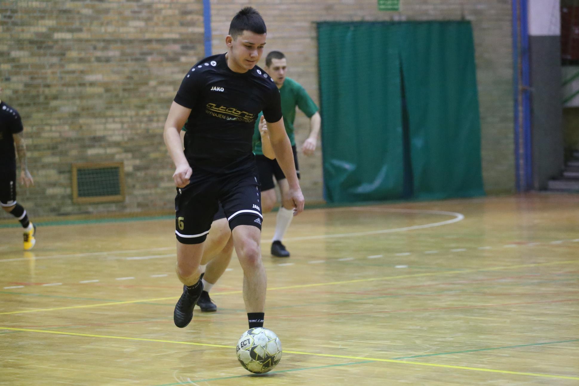 Legnicka Liga Halowa Saller Cup: Sariv zdemolował Fire