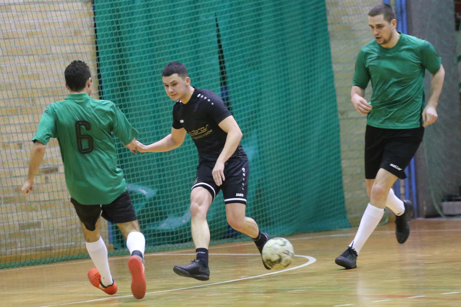 Legnicka Liga Halowa Saller Cup: Sariv zdemolował Fire