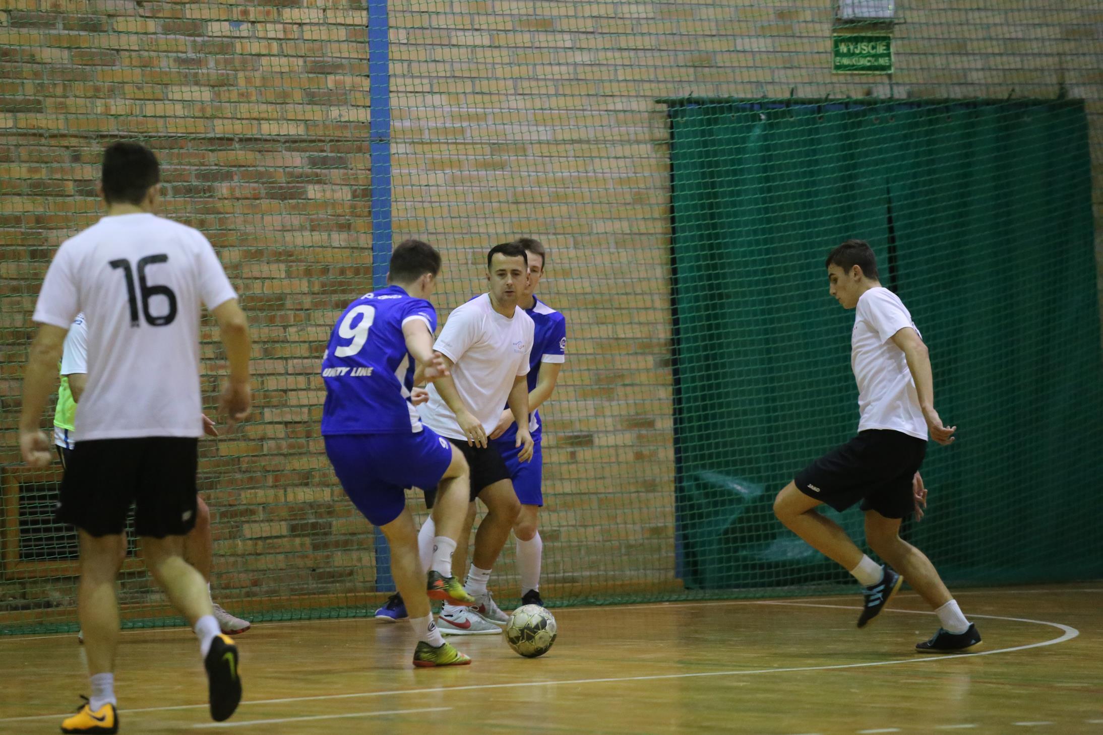 Legnicka Liga Halowa Saller Cup: Sariv zdemolował Fire