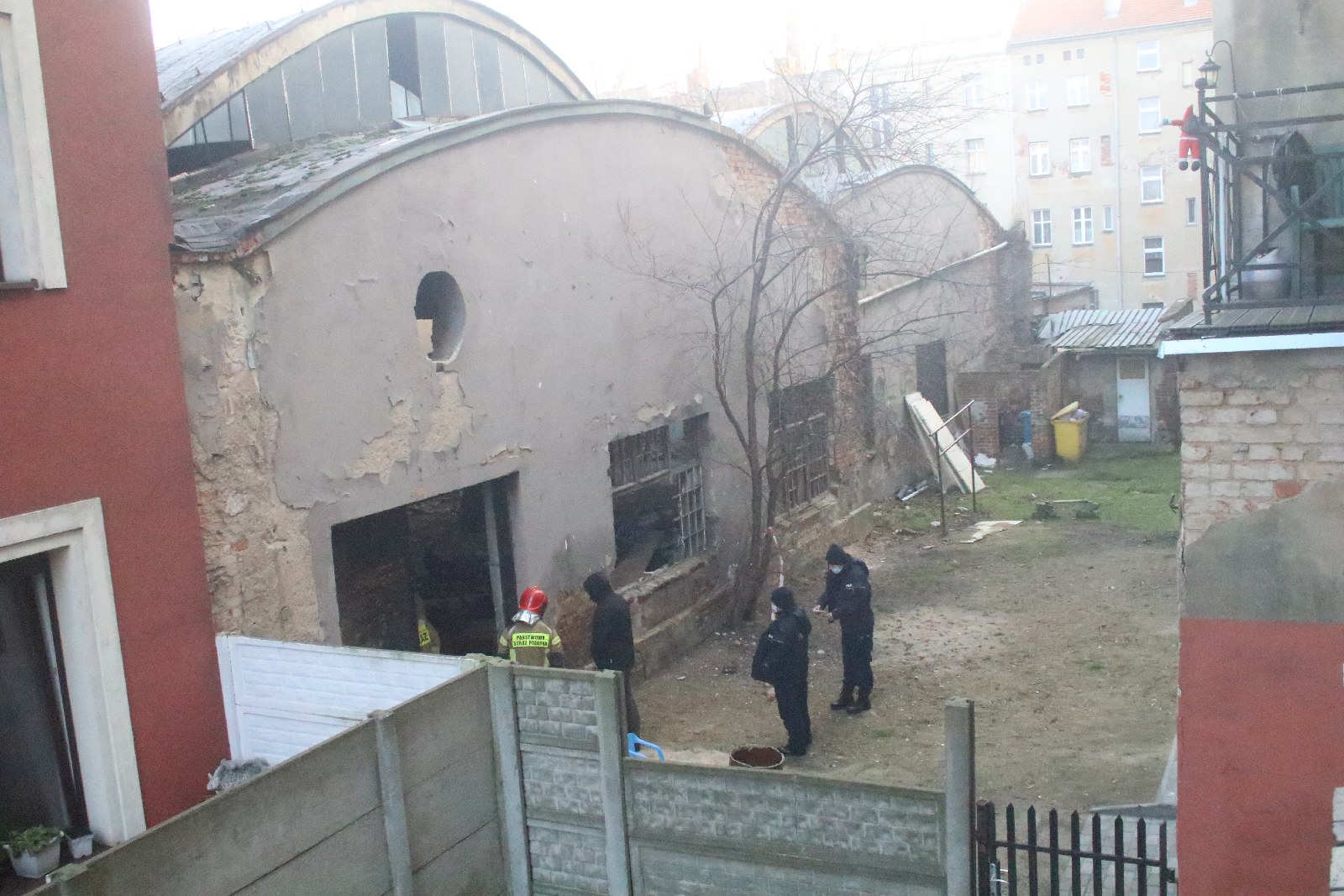 Runął dach po byłej Spółdzielni Stolarsko - Tapicerskiej Dąb
