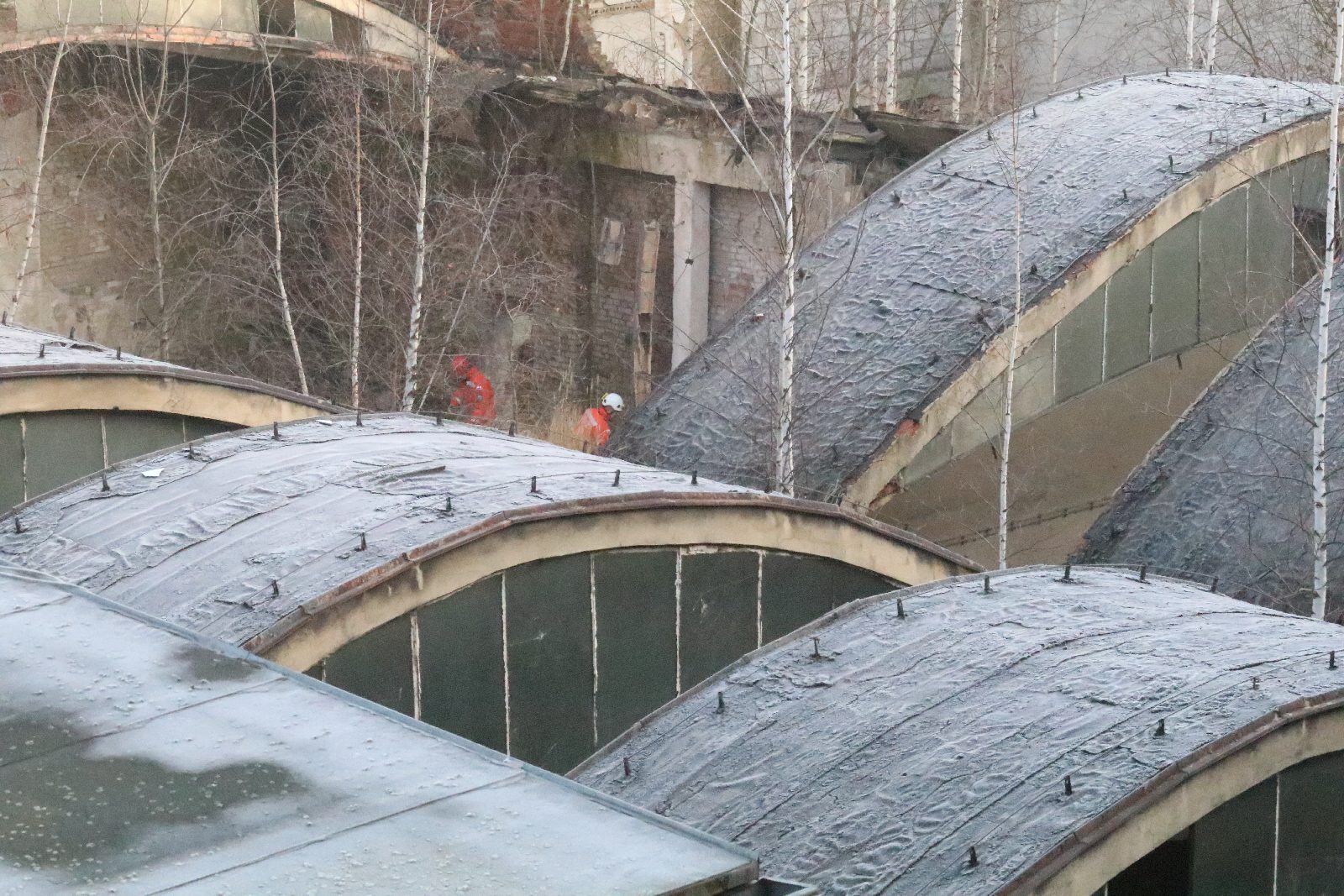 Runął dach po byłej Spółdzielni Stolarsko - Tapicerskiej Dąb