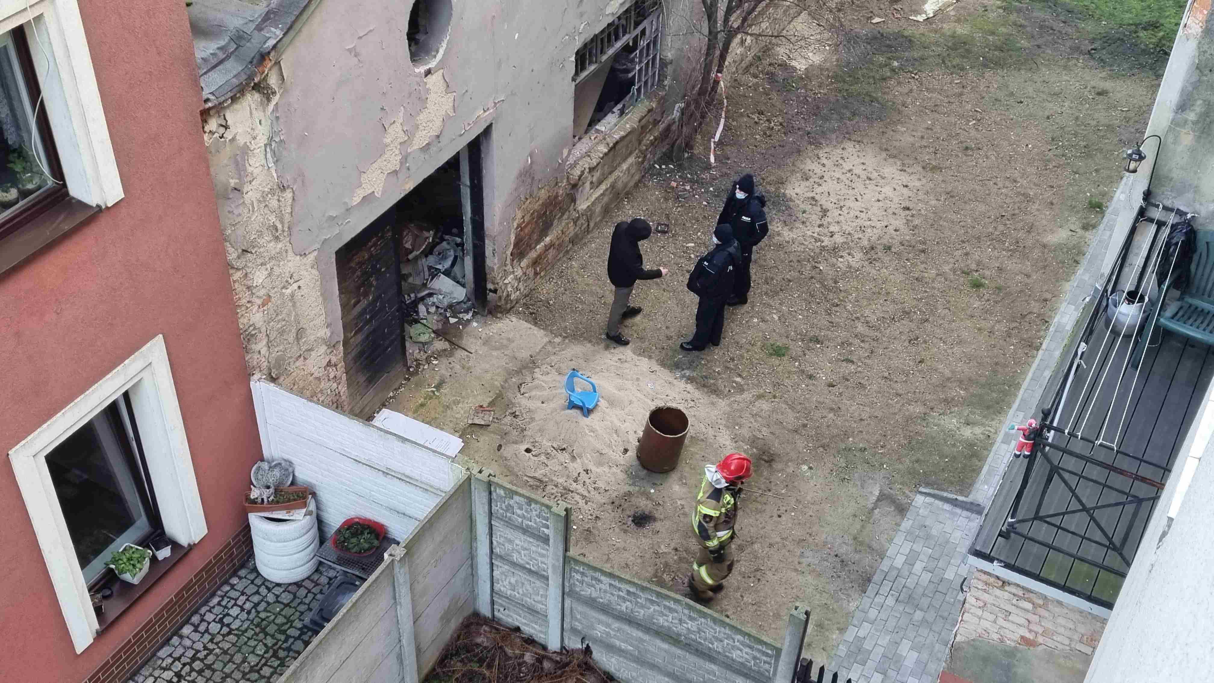 Runął dach po byłej Spółdzielni Stolarsko - Tapicerskiej Dąb