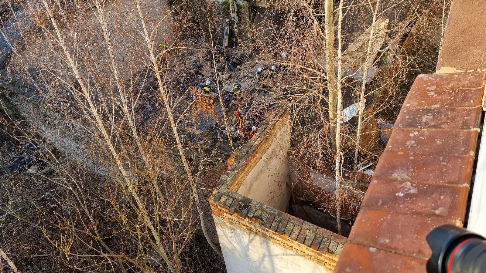Runął dach po byłej Spółdzielni Stolarsko - Tapicerskiej Dąb