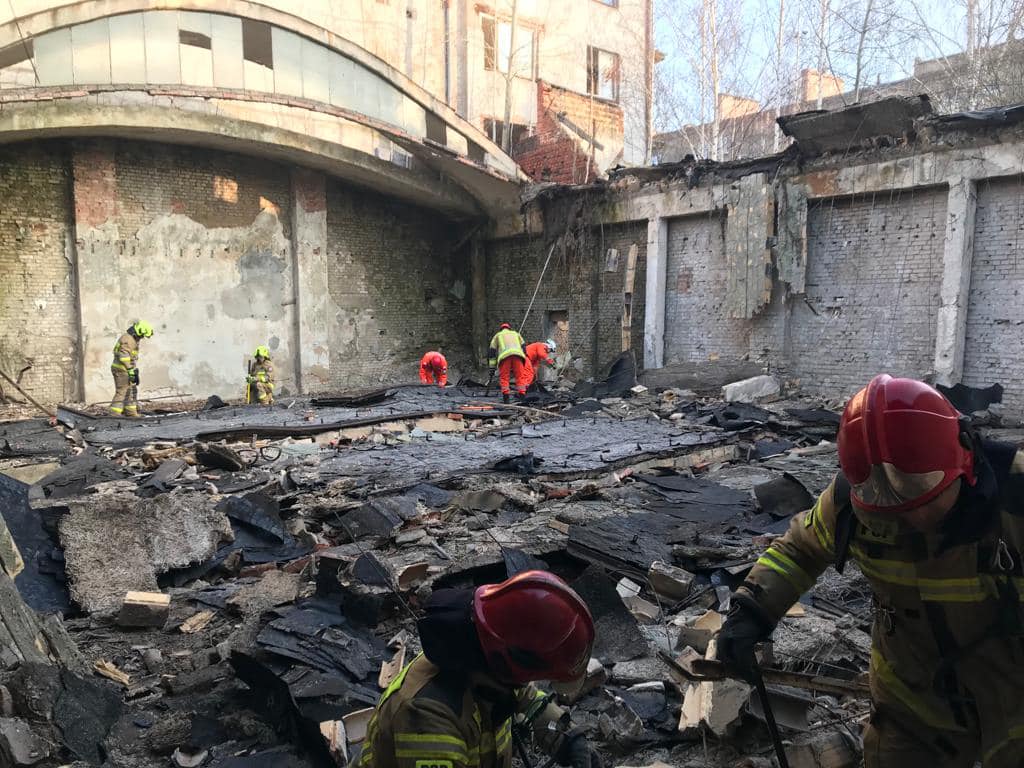 Runął dach po byłej Spółdzielni Stolarsko - Tapicerskiej Dąb