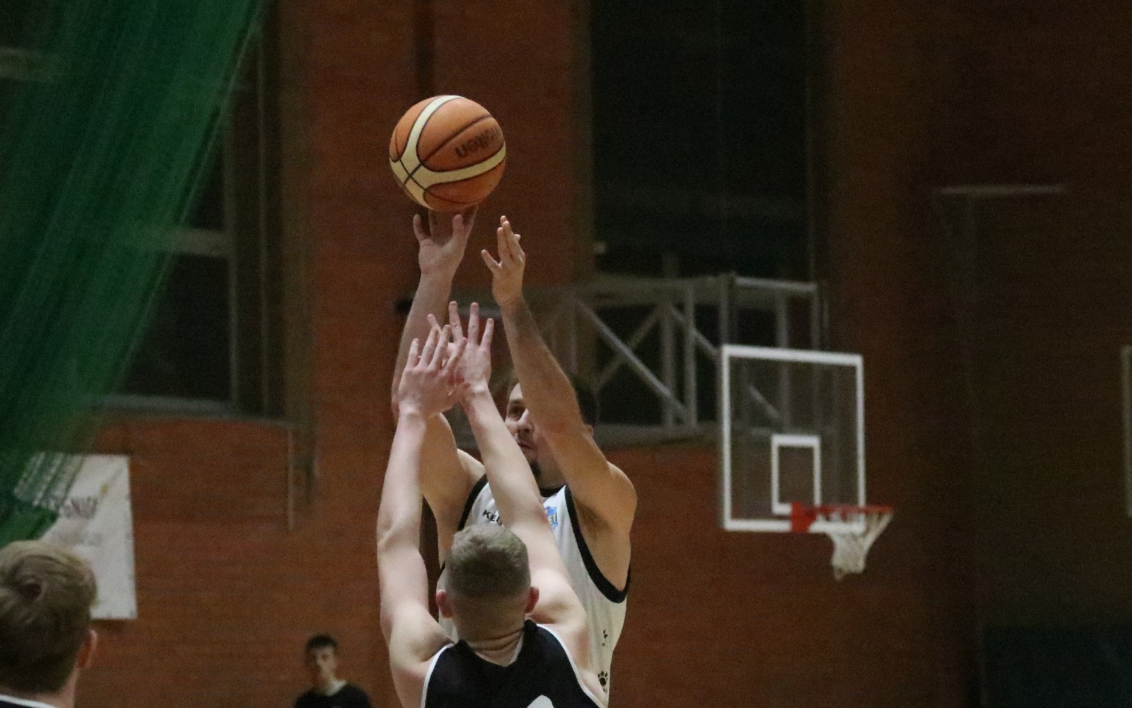 Basket zgodnie z planem pokonał u siebie Basket Szczawno-Zdrój