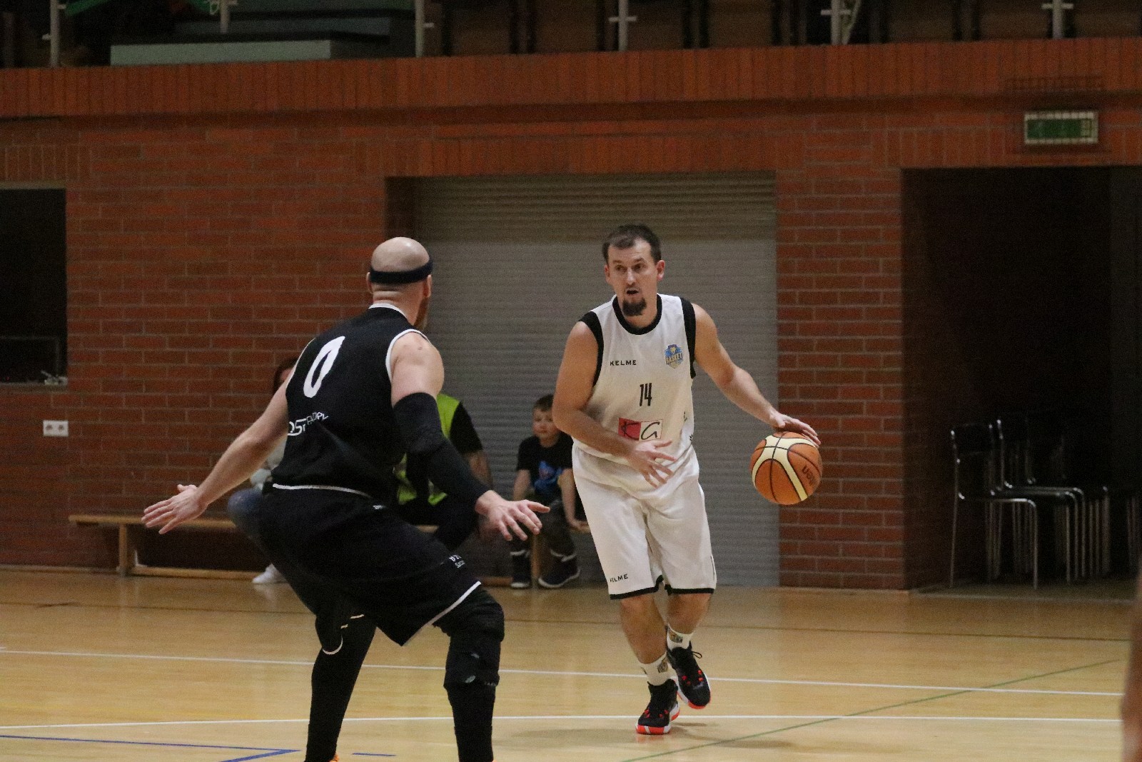 Basket zgodnie z planem pokonał u siebie Basket Szczawno-Zdrój