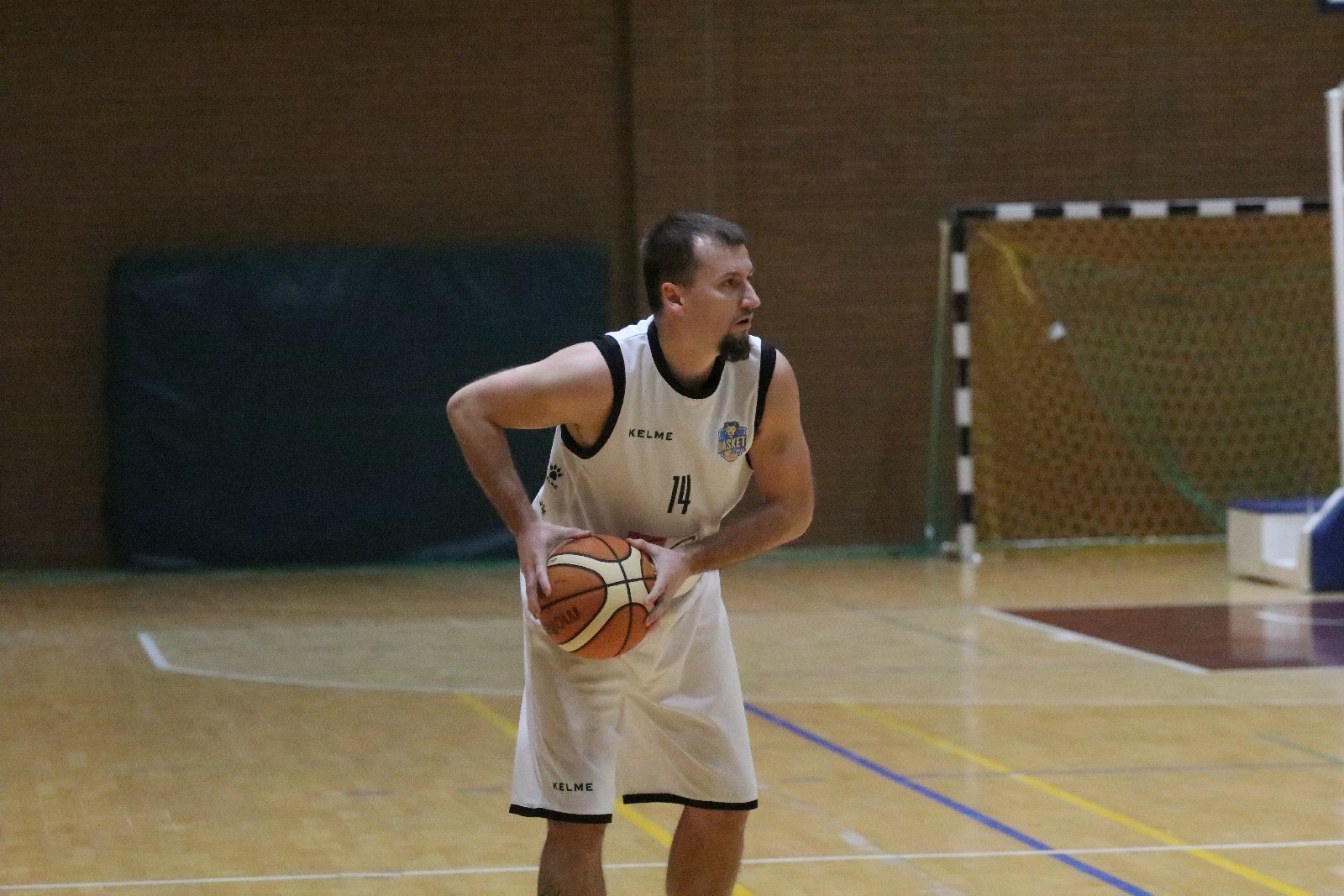 Basket zgodnie z planem pokonał u siebie Basket Szczawno-Zdrój