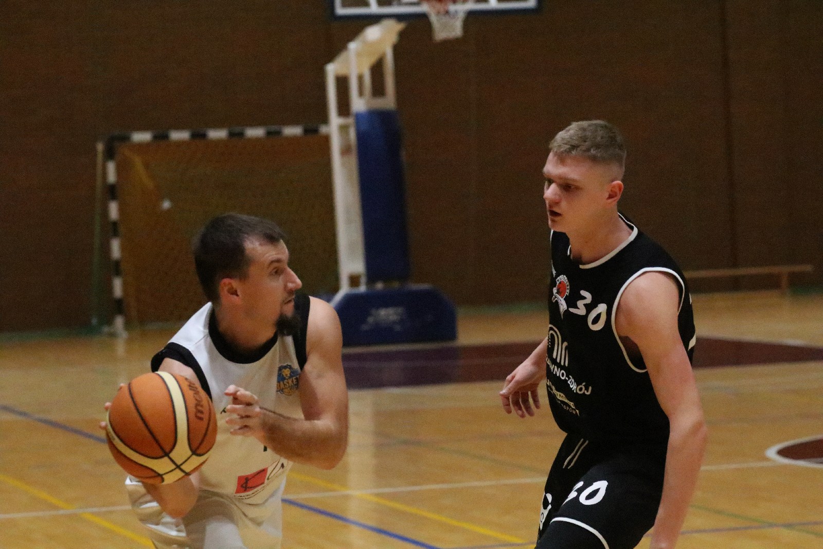 Basket zgodnie z planem pokonał u siebie Basket Szczawno-Zdrój
