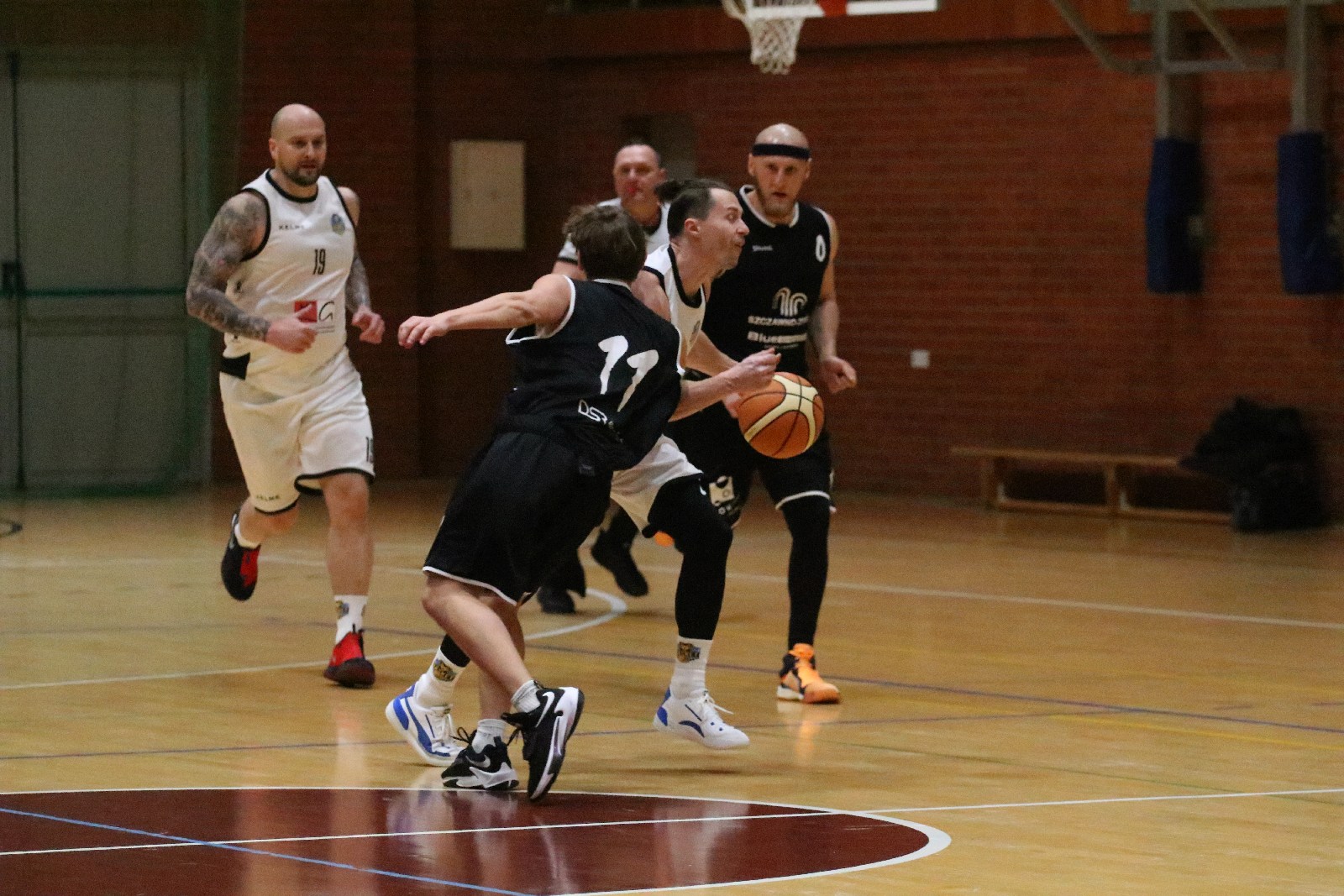 Basket zgodnie z planem pokonał u siebie Basket Szczawno-Zdrój