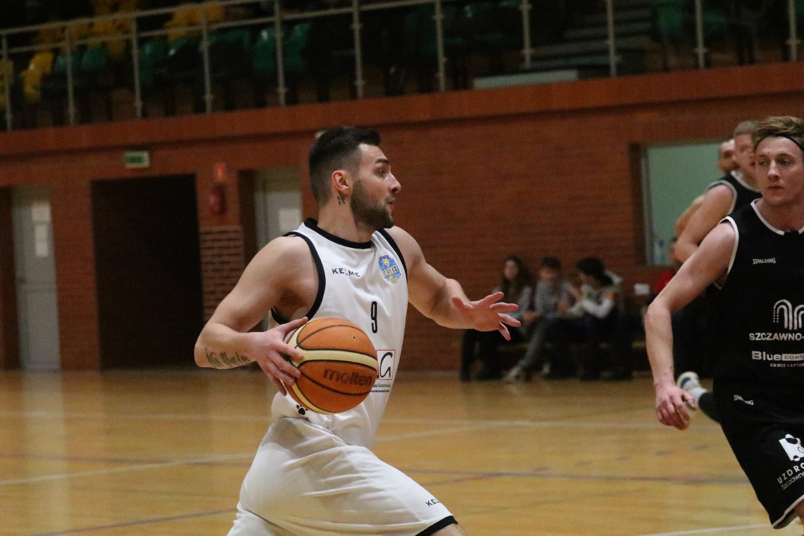 Basket zgodnie z planem pokonał u siebie Basket Szczawno-Zdrój