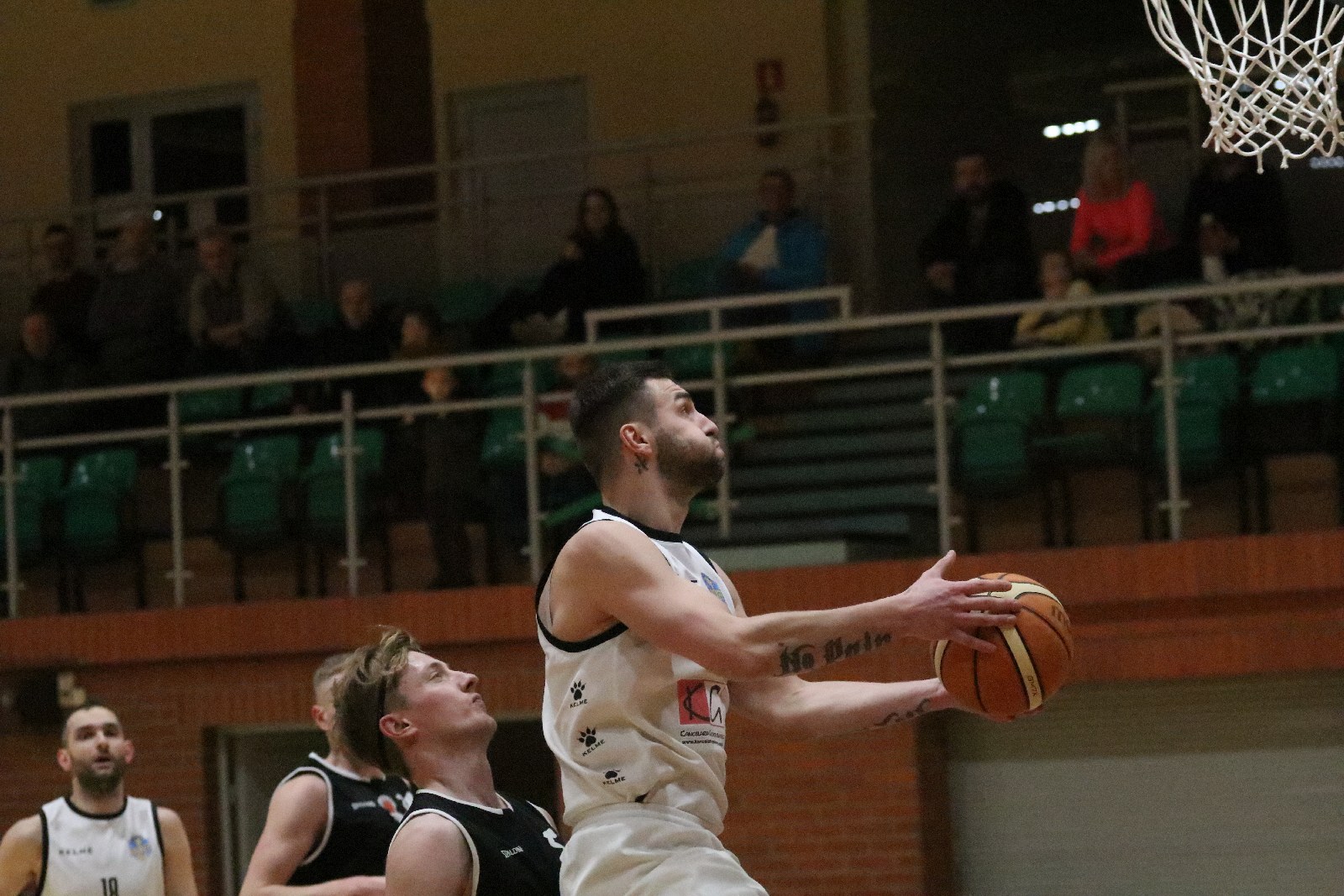 Basket zgodnie z planem pokonał u siebie Basket Szczawno-Zdrój