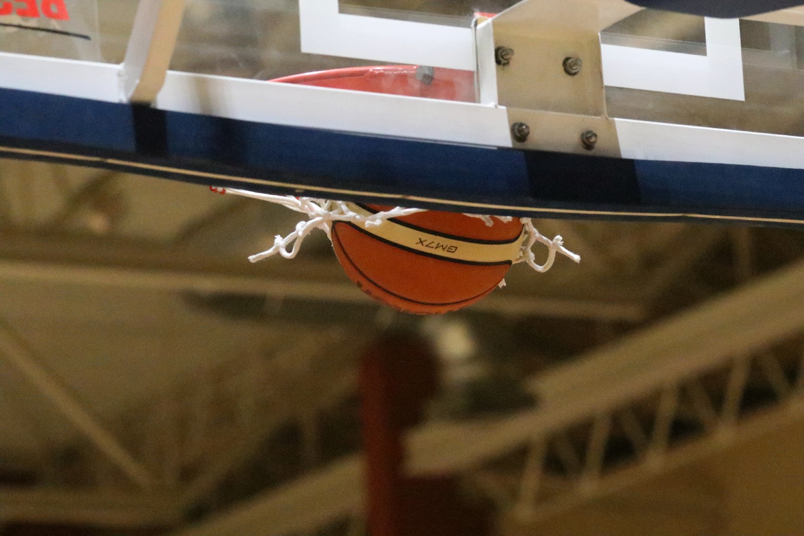 Basket zgodnie z planem pokonał u siebie Basket Szczawno-Zdrój