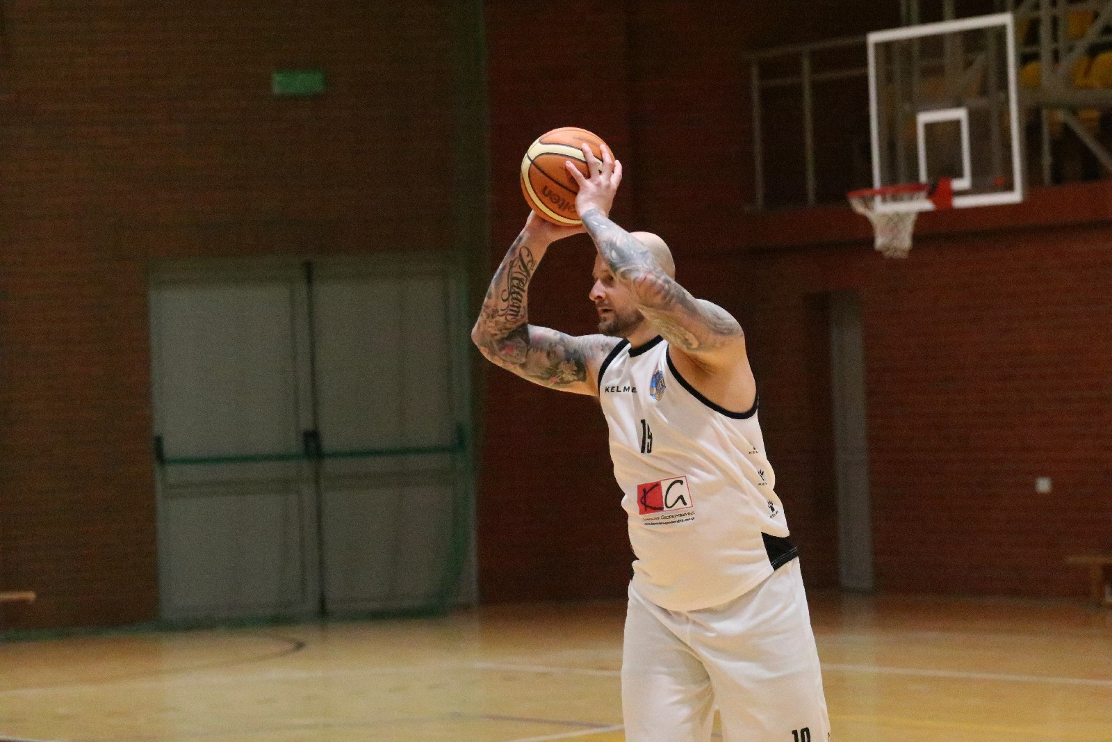Basket zgodnie z planem pokonał u siebie Basket Szczawno-Zdrój
