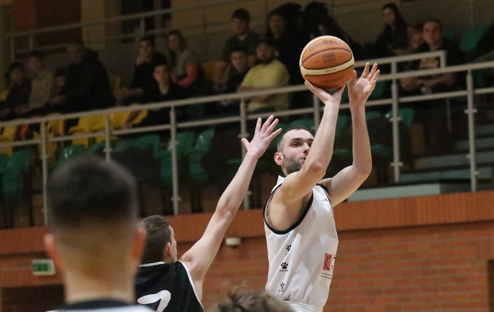 Basket zgodnie z planem pokonał u siebie Basket Szczawno-Zdrój