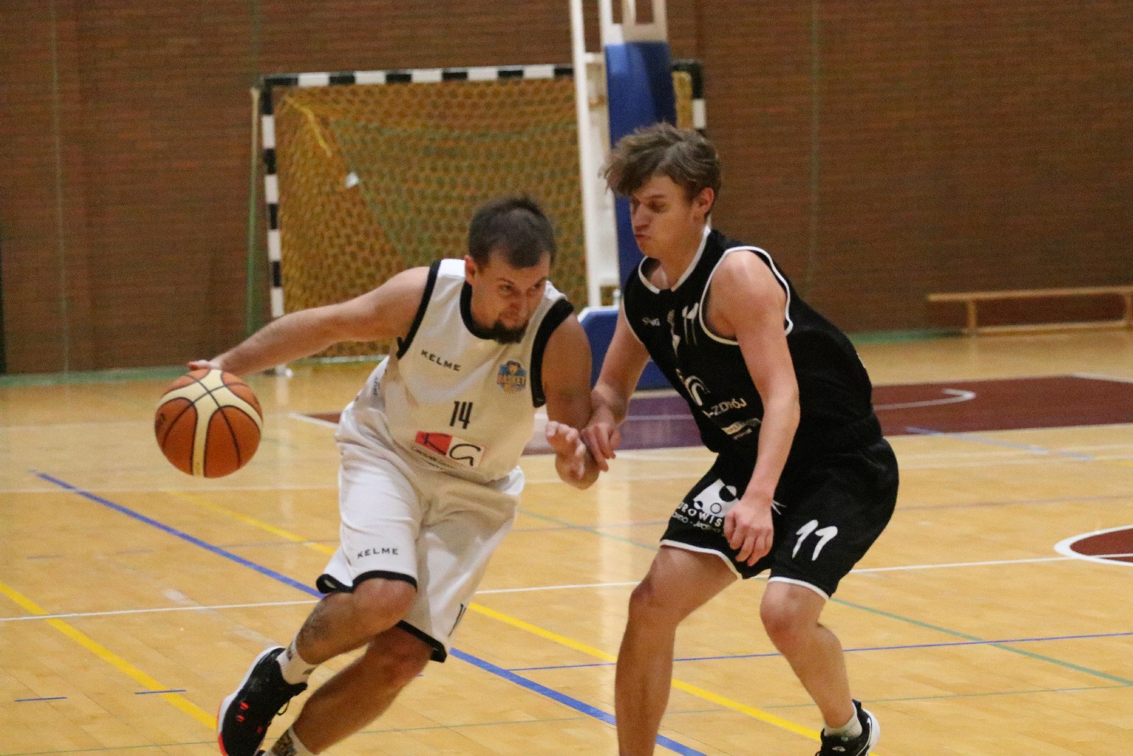 Basket zgodnie z planem pokonał u siebie Basket Szczawno-Zdrój