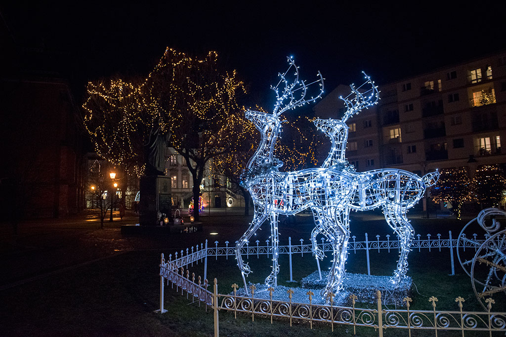 Iluminacje nadają klimat i nadal cieszą oczy spacerowiczów