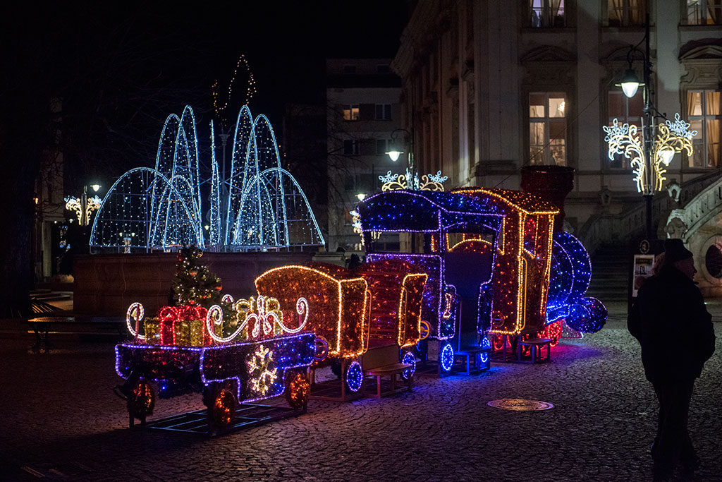 Iluminacje nadają klimat i nadal cieszą oczy spacerowiczów