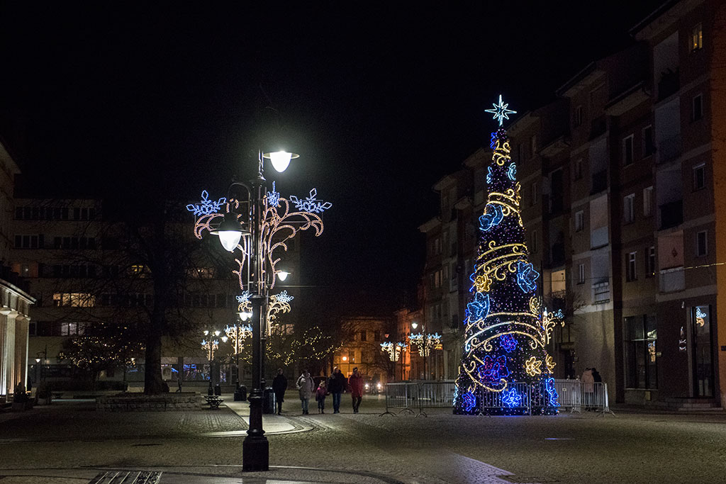 Iluminacje nadają klimat i nadal cieszą oczy spacerowiczów