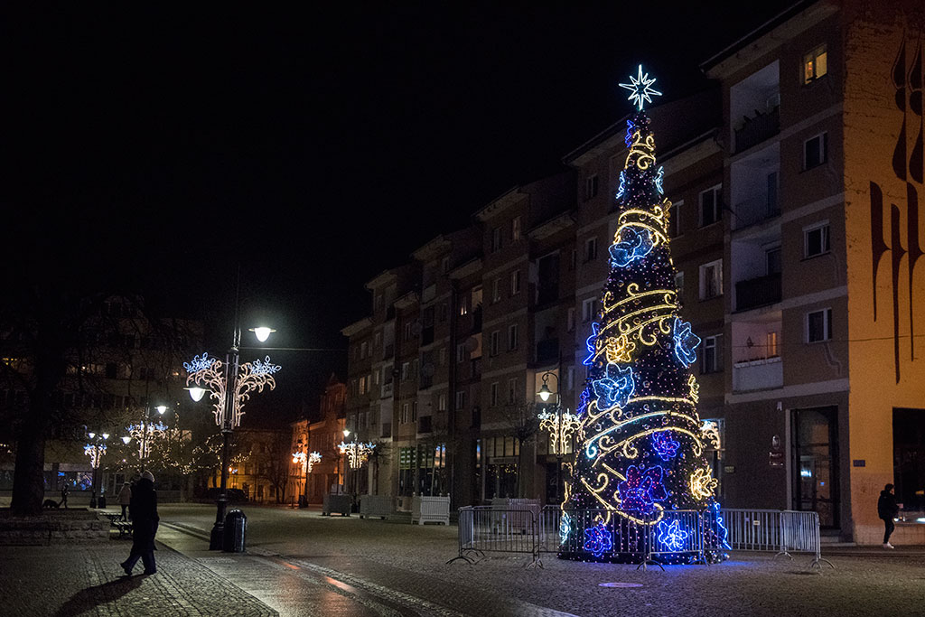 Iluminacje nadają klimat i nadal cieszą oczy spacerowiczów