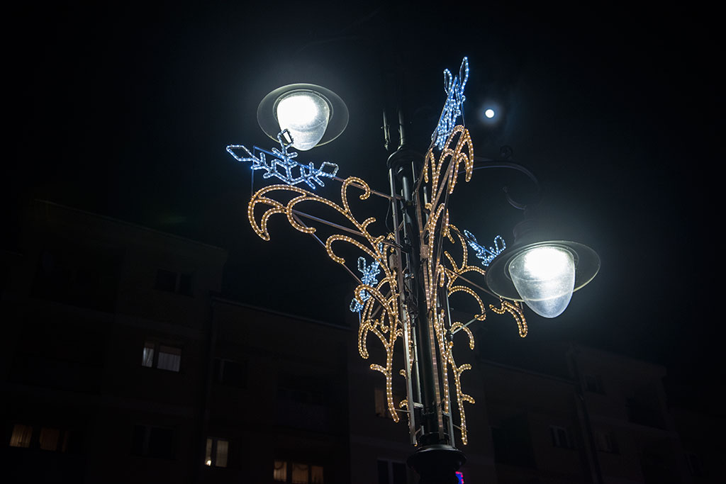 Iluminacje nadają klimat i nadal cieszą oczy spacerowiczów