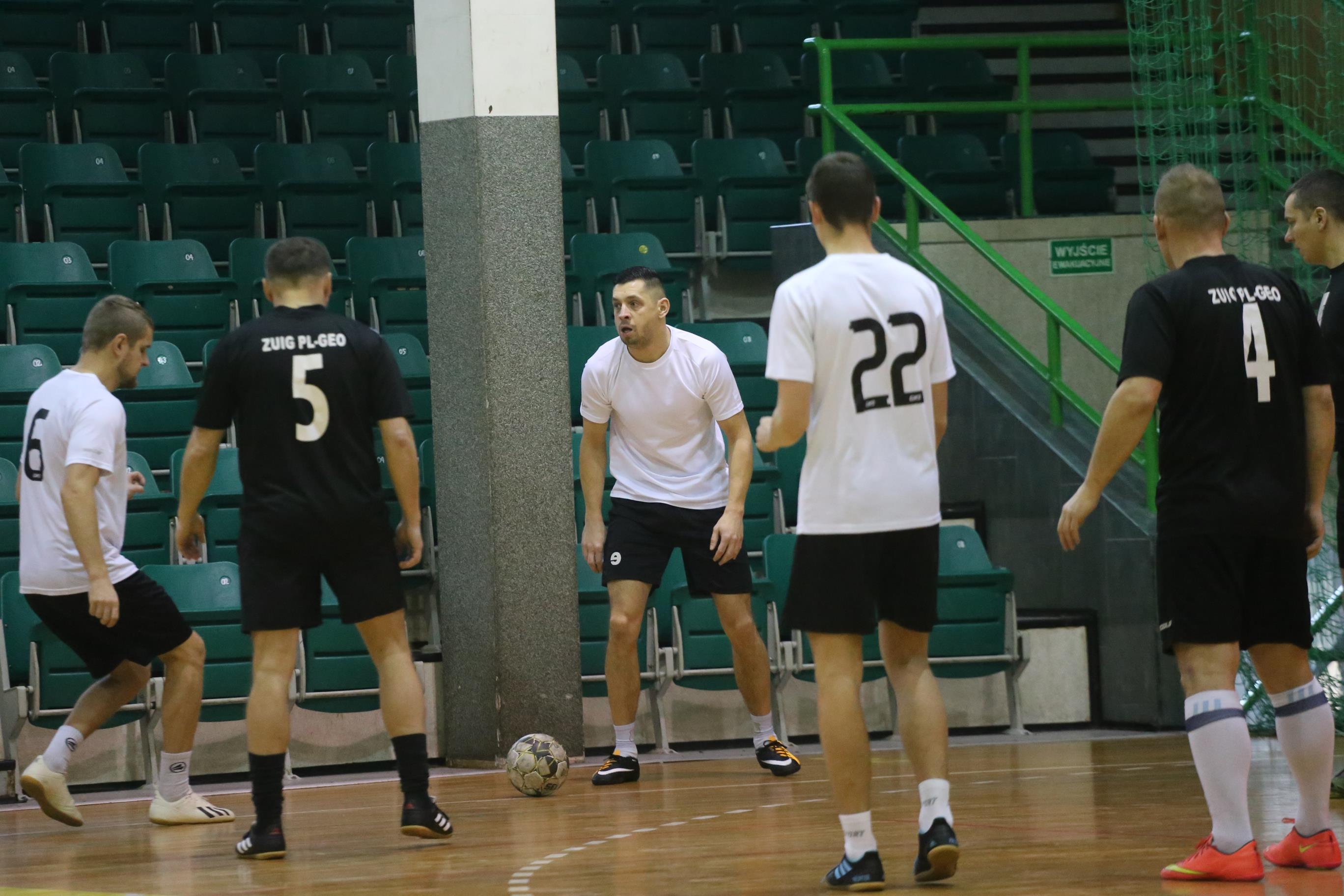 Legnicka Liga Halowa: Fire umocnił się na prowadzeniu