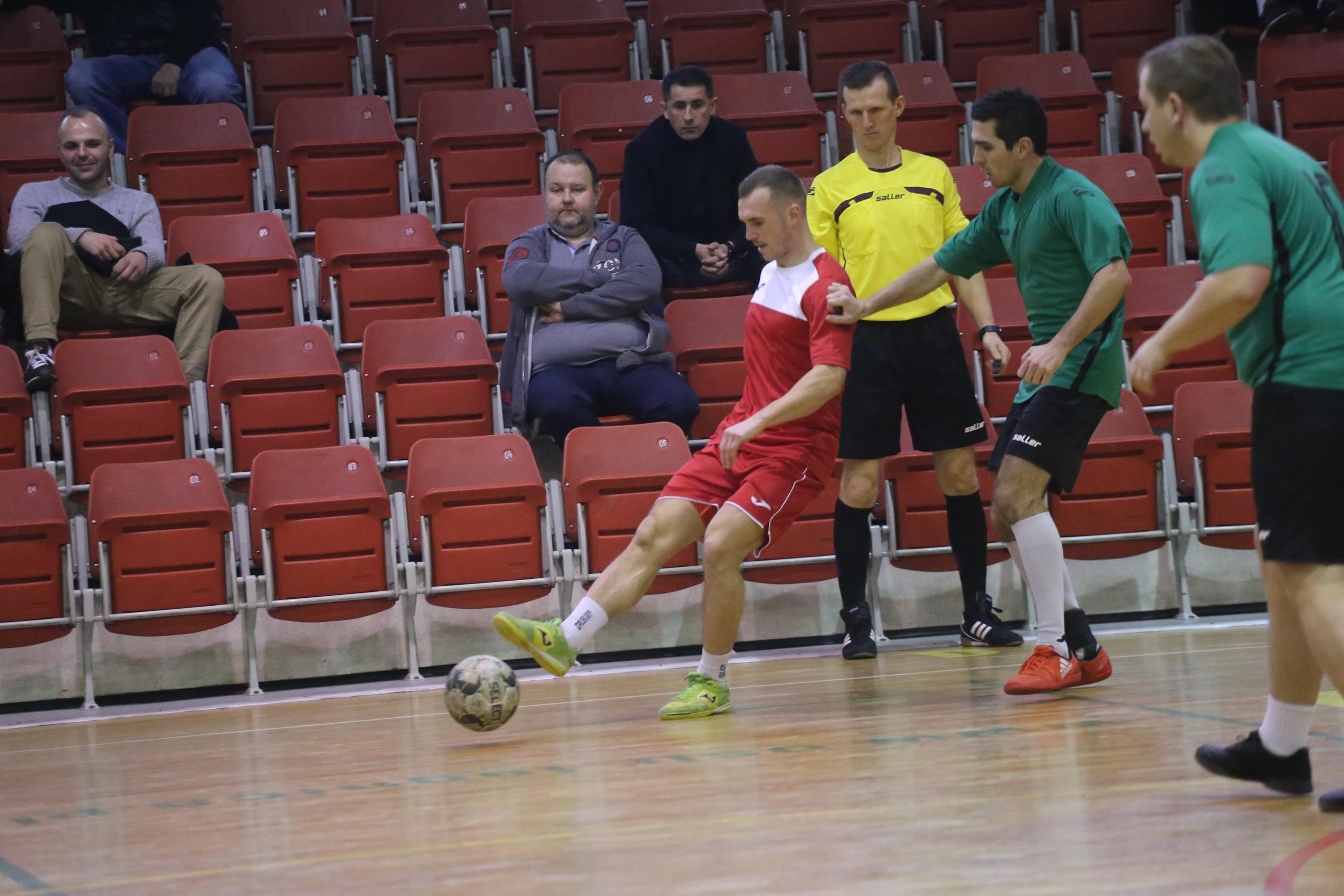 Legnicka Liga Halowa: Fire umocnił się na prowadzeniu