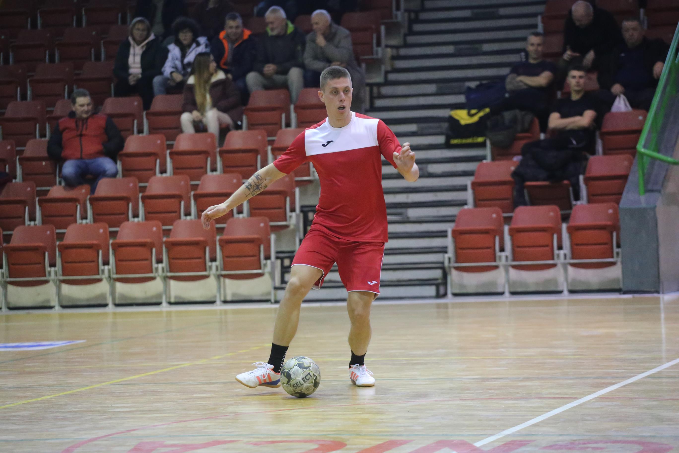 Legnicka Liga Halowa: Fire umocnił się na prowadzeniu