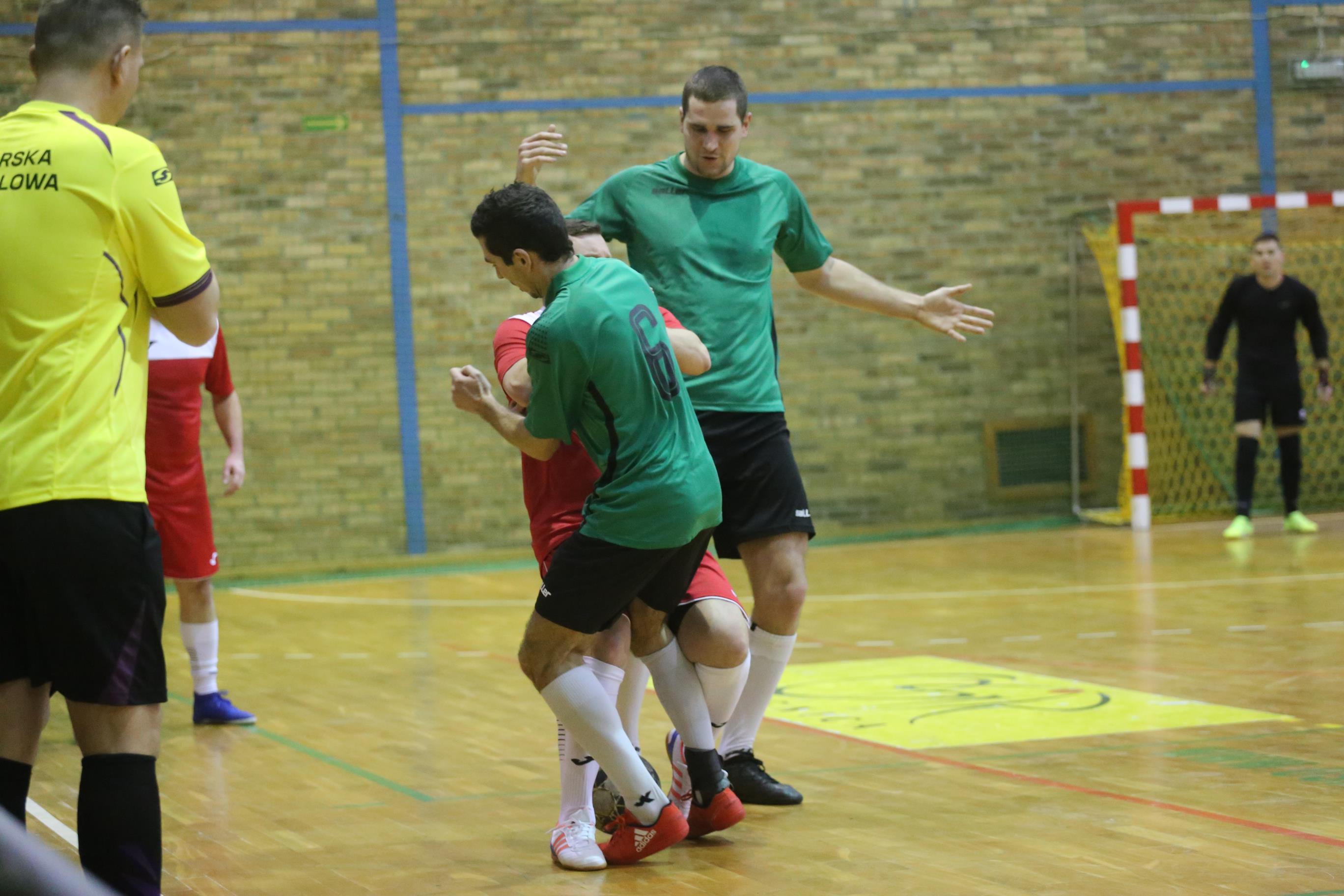 Legnicka Liga Halowa: Fire umocnił się na prowadzeniu