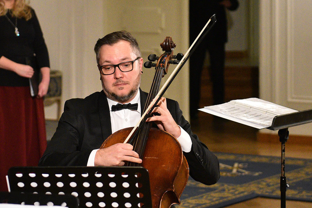 Madrygał zaśpiewał w rocznicę śmierci Henryka Karlińskiego