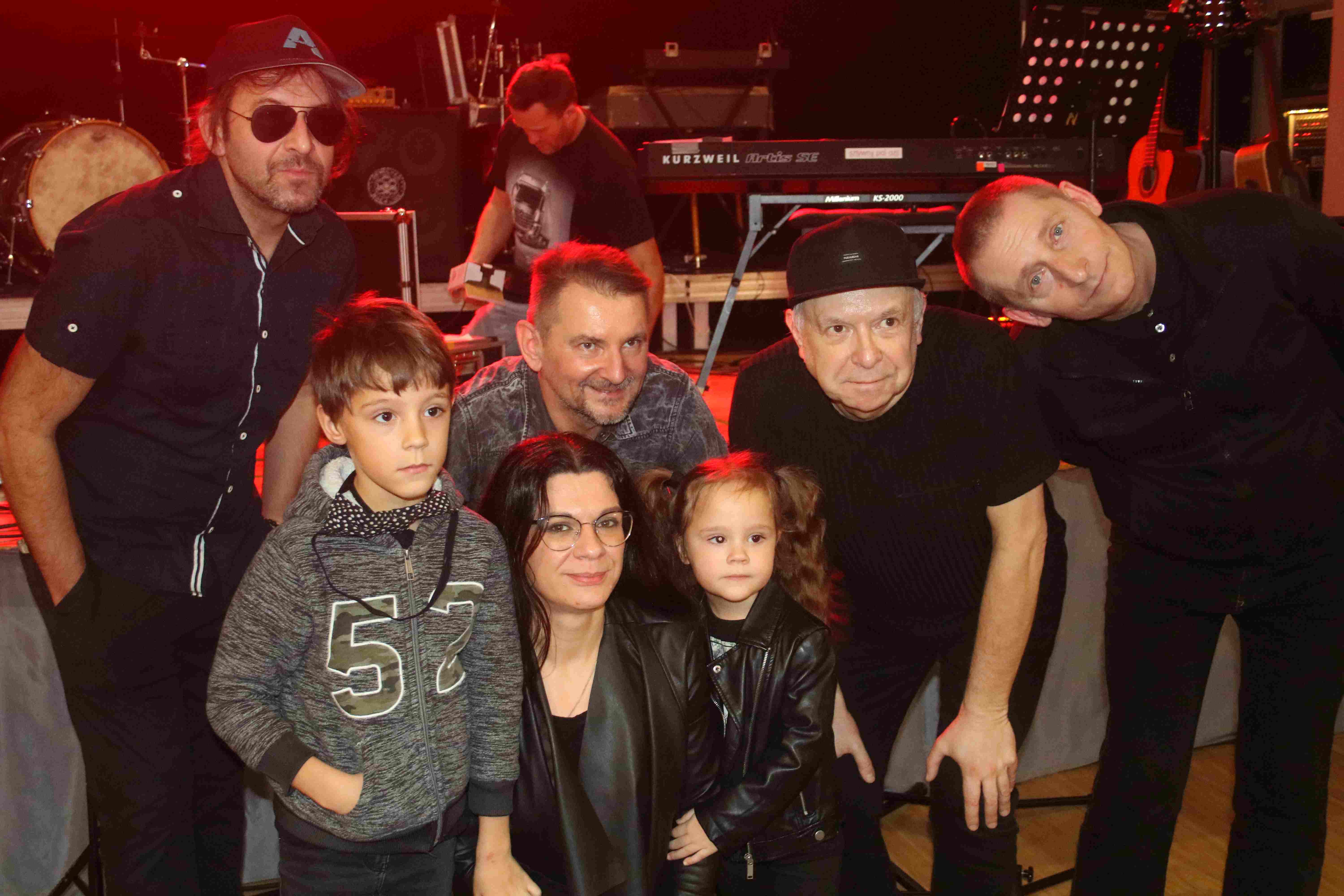 Sztywny Pal Azji na koncercie akustycznym w Kunicach