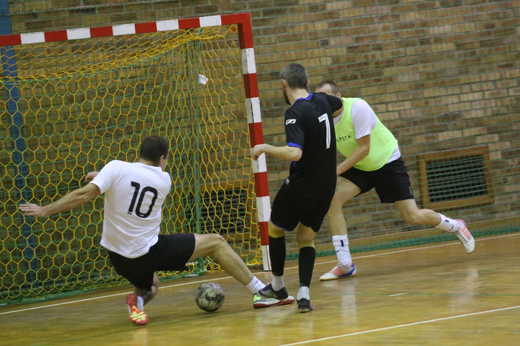 Legnicka Liga Halowa: Łobodziński i spółka pokonali mistrza