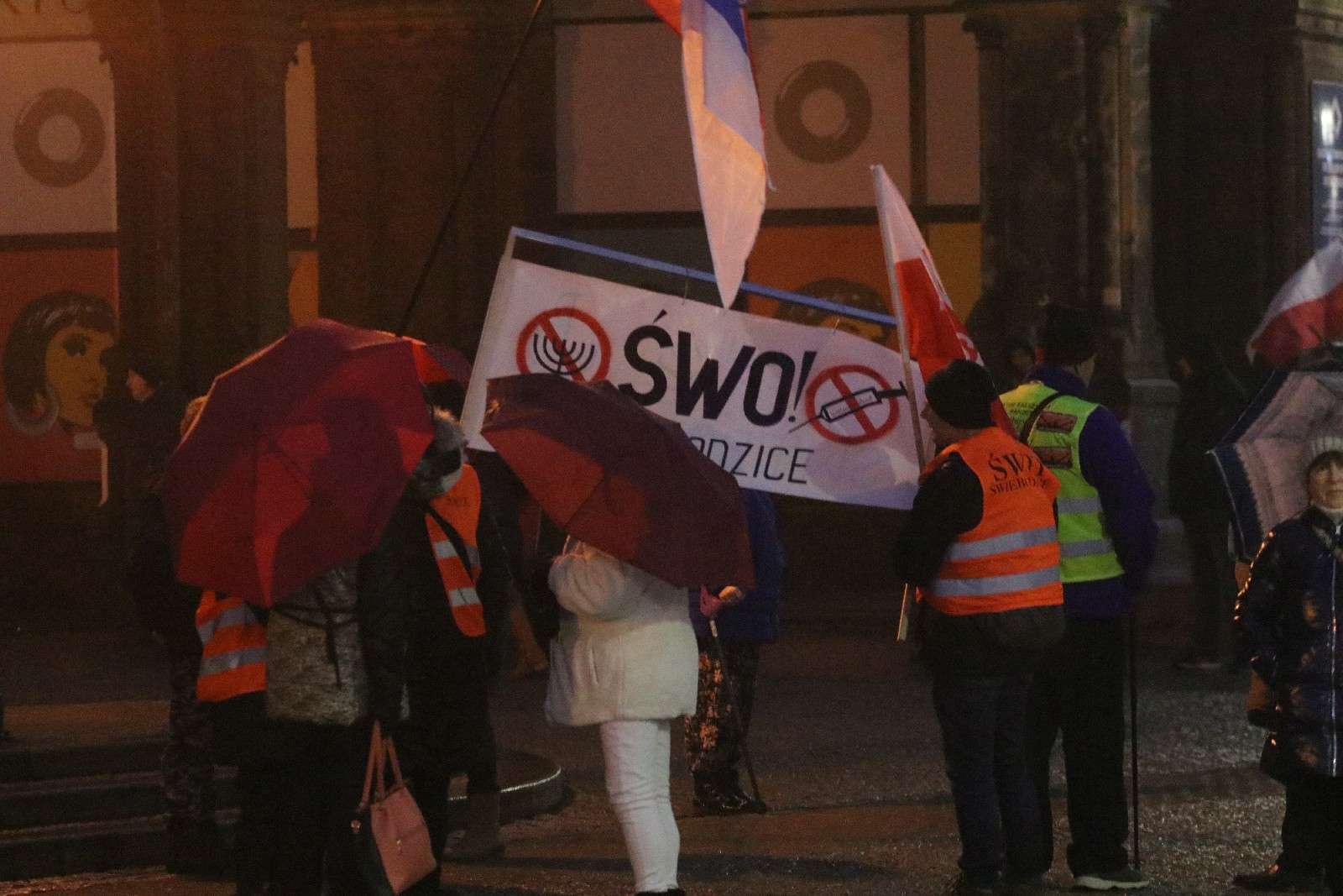 Dwieście osób demonstrowało przeciw „segregacji sanitarnej”