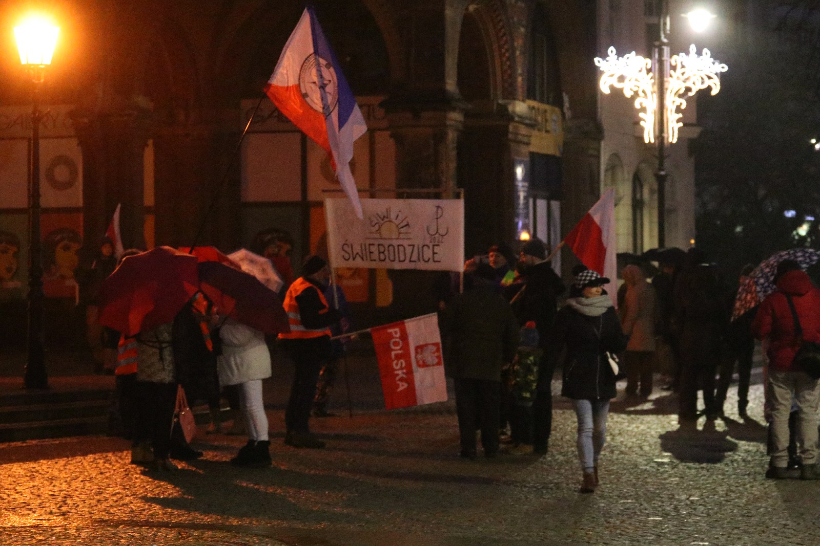 Dwieście osób demonstrowało przeciw „segregacji sanitarnej”