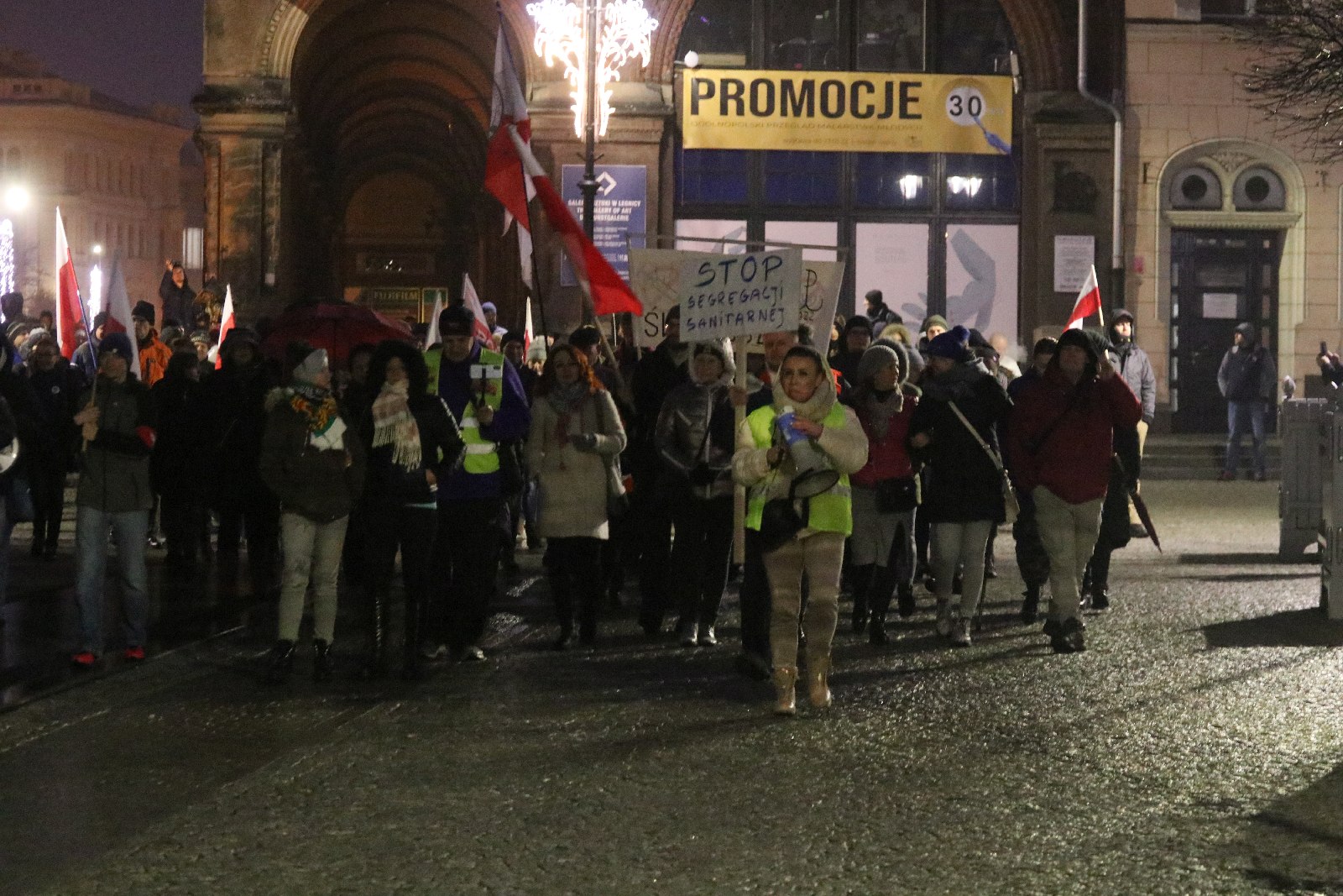 Dwieście osób demonstrowało przeciw „segregacji sanitarnej”