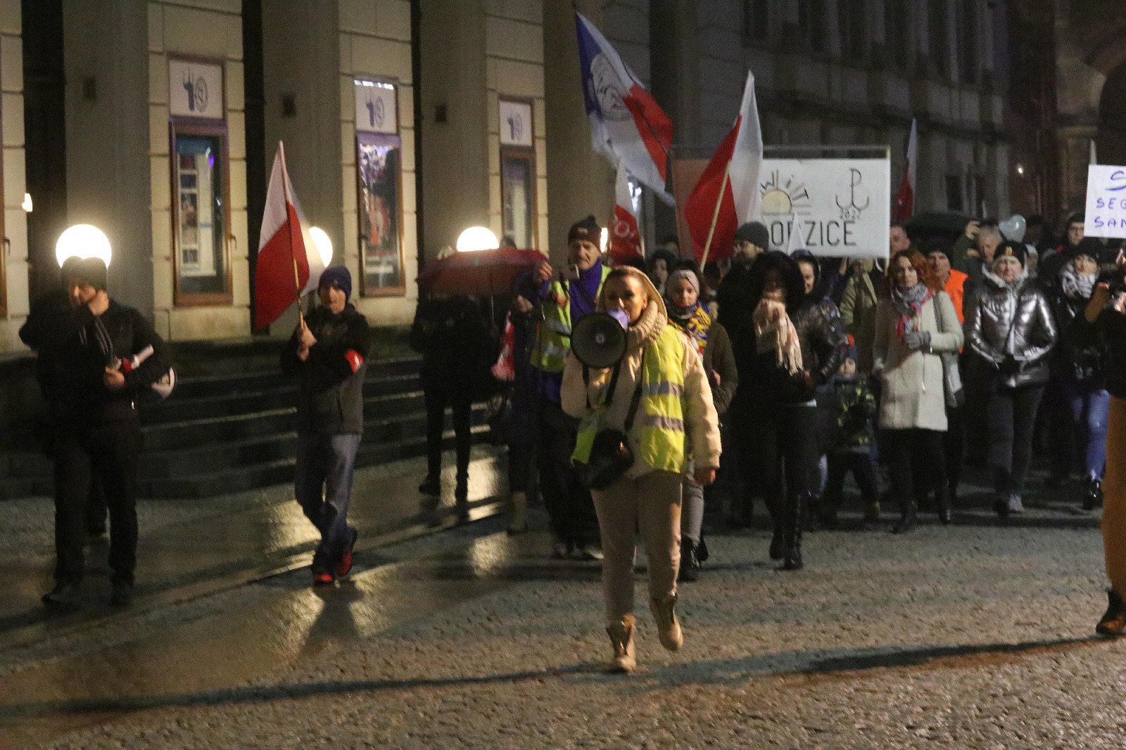 Dwieście osób demonstrowało przeciw „segregacji sanitarnej”