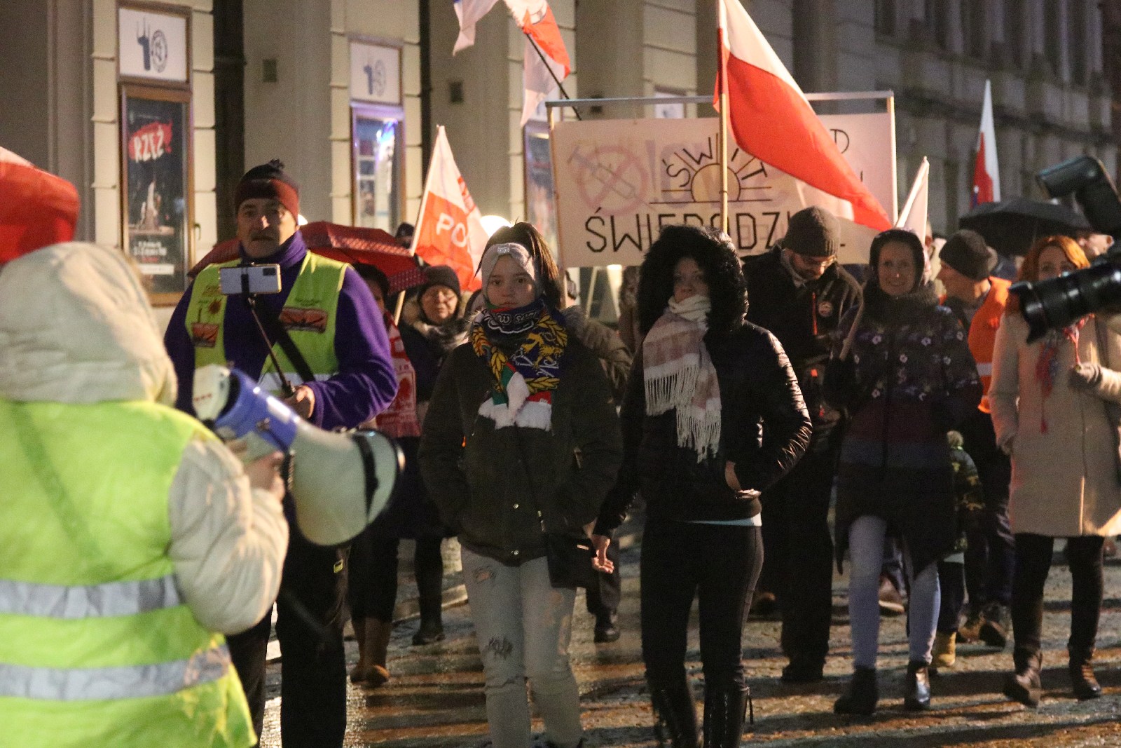 Dwieście osób demonstrowało przeciw „segregacji sanitarnej”