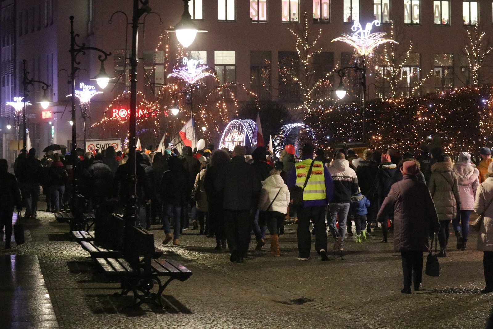 Dwieście osób demonstrowało przeciw „segregacji sanitarnej”