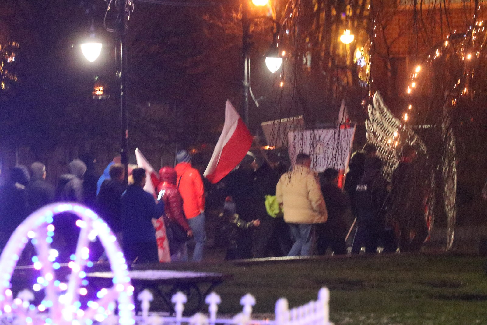 Dwieście osób demonstrowało przeciw „segregacji sanitarnej”
